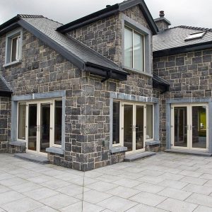 Повышение эстетики и долговечности: исследование облицовки фасада искусственным камнем